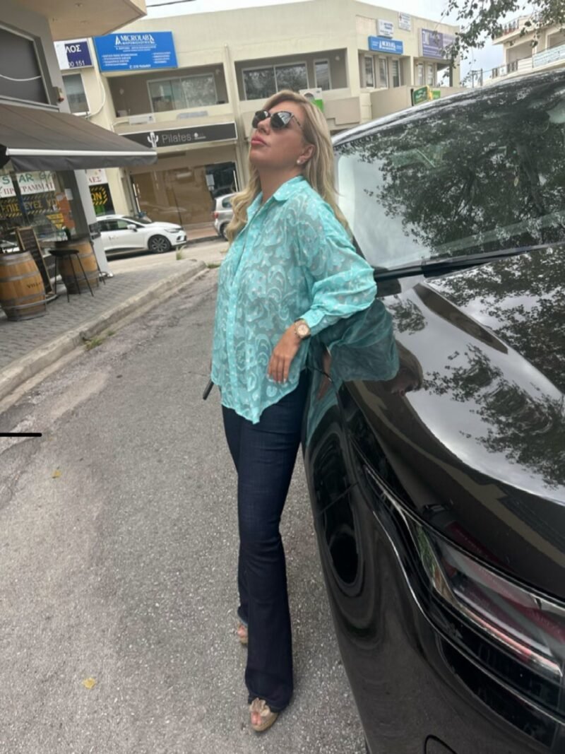 ΠΟΥΚΑΜΙΣΟ ΣΕ ΑΝΕΤΗ ΓΡΑΜΜΗ