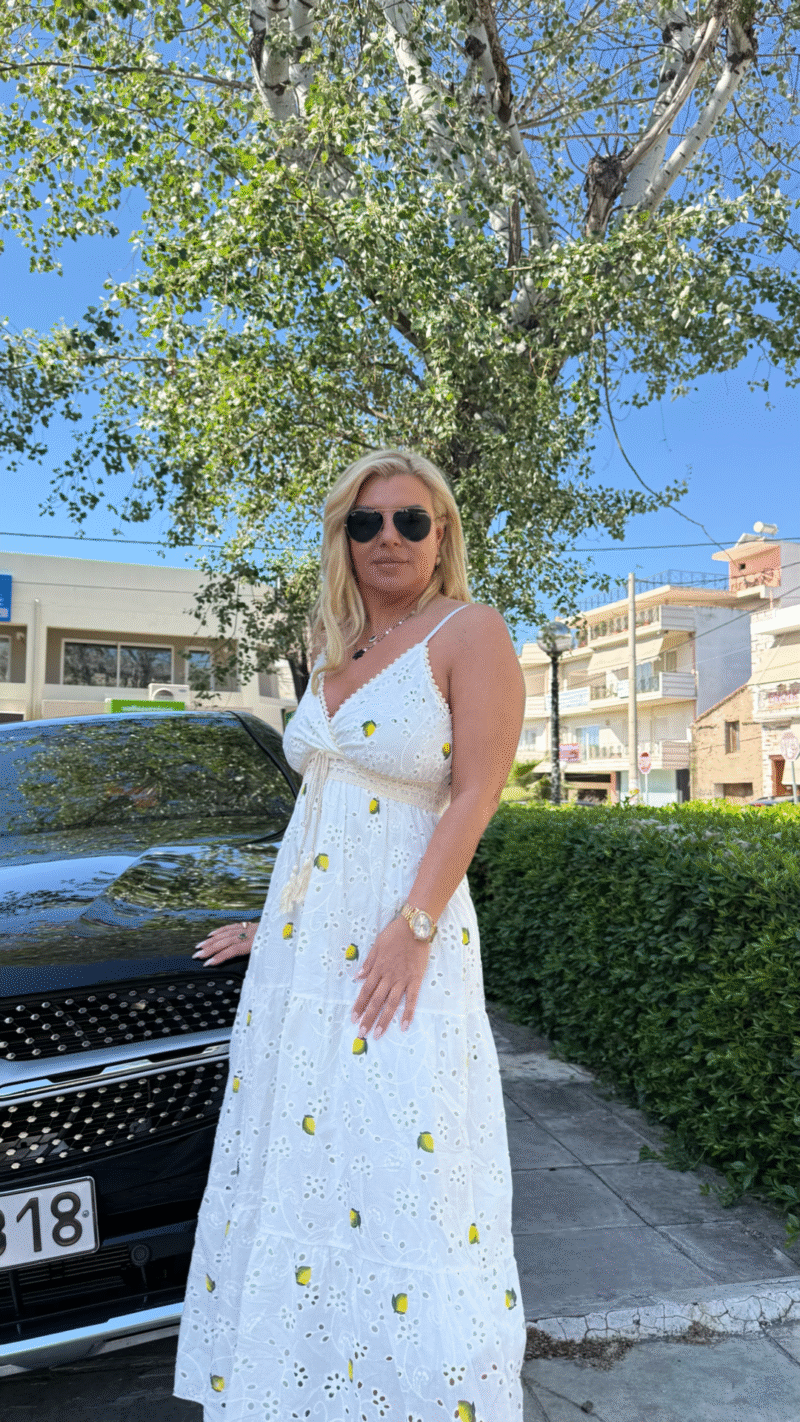 Λευκό φόρεμα με τιράντες και κεντητά λεμόνια