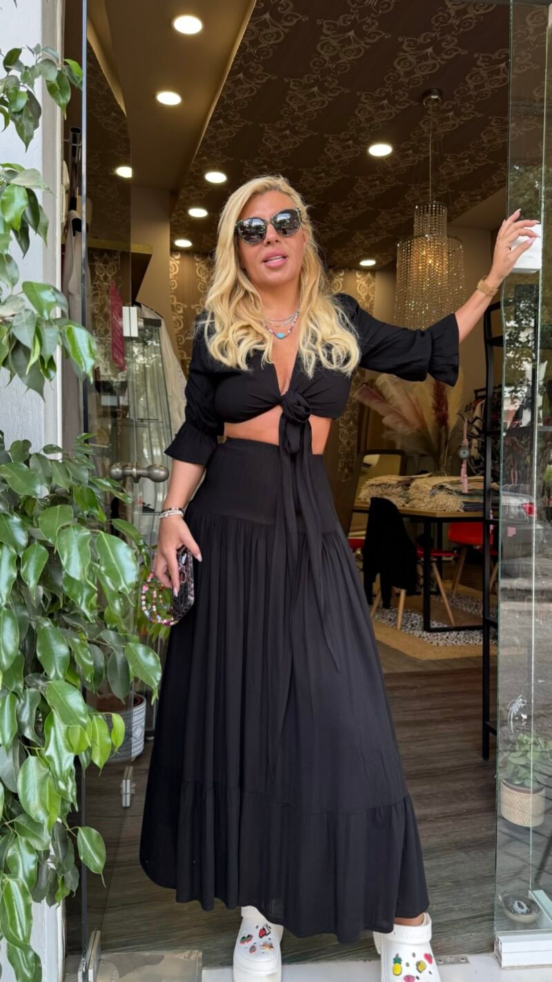 Μαύρο σετ με crop top και φούστα maxi