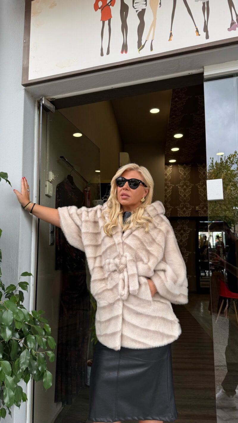 Κοντό Παλτό από Γούνα με Ζώνη